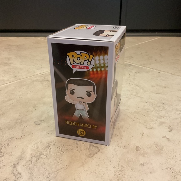 Funko Pop! Rocks Queen Freddie Mercury#183 Singer w/microphone NIB 2018 - Picture 3 of 4